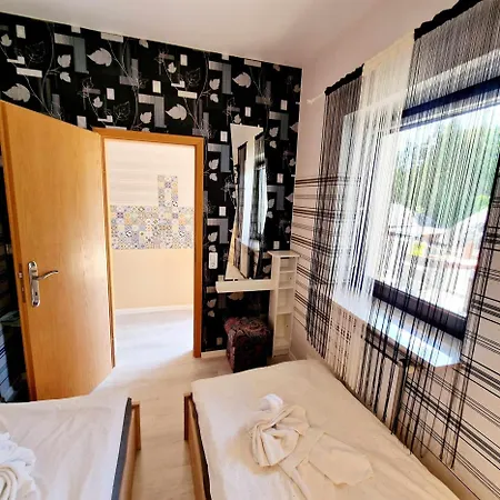 Apartment Kiwi Apartmanhaz *