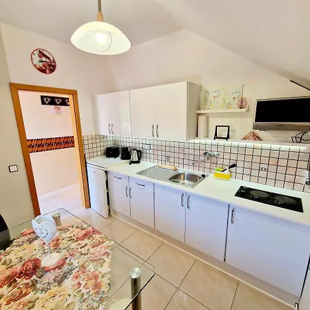 Apartment Kiwi Apartmanhaz