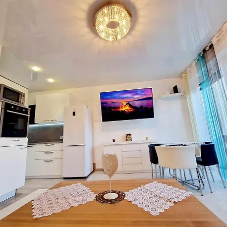 Apartment Kiwi Apartmanhaz *