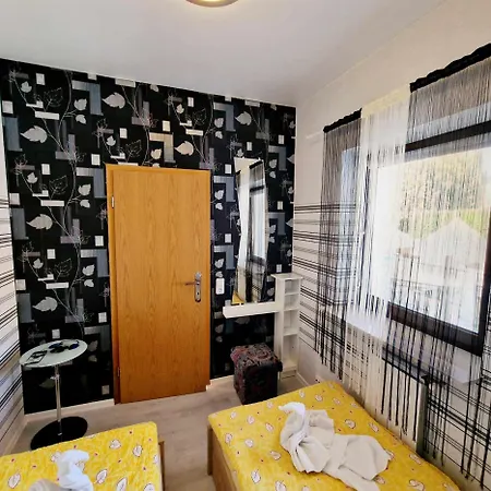 Apartment Kiwi Apartmanhaz Heviz