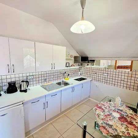 Kiwi Apartmanhaz * Heviz