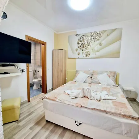 Kiwi Apartmanhaz *