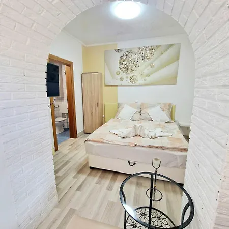 Kiwi Apartmanhaz * Heviz