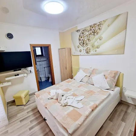 Apartment Kiwi Apartmanhaz *