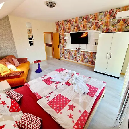 Kiwi Apartmanhaz *
