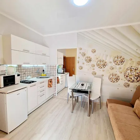 Kiwi Apartmanhaz * Heviz